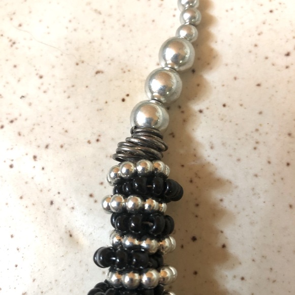 ☀️ Silver and Black Beaded 18” Necklace - Picture 4 of 6